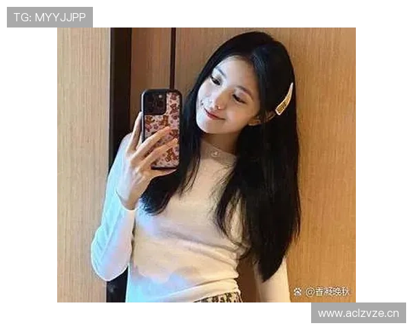 杨千霖随手晒的衣服标签都比我工资单醒目